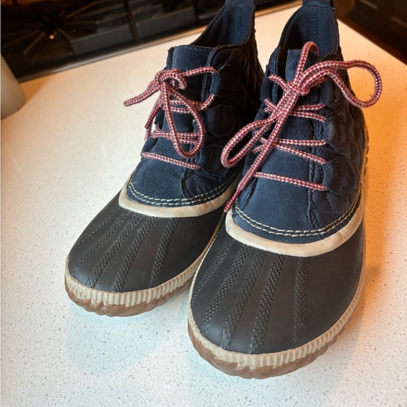 Sorel snow boots size 8.5 - Picture 2 of 6